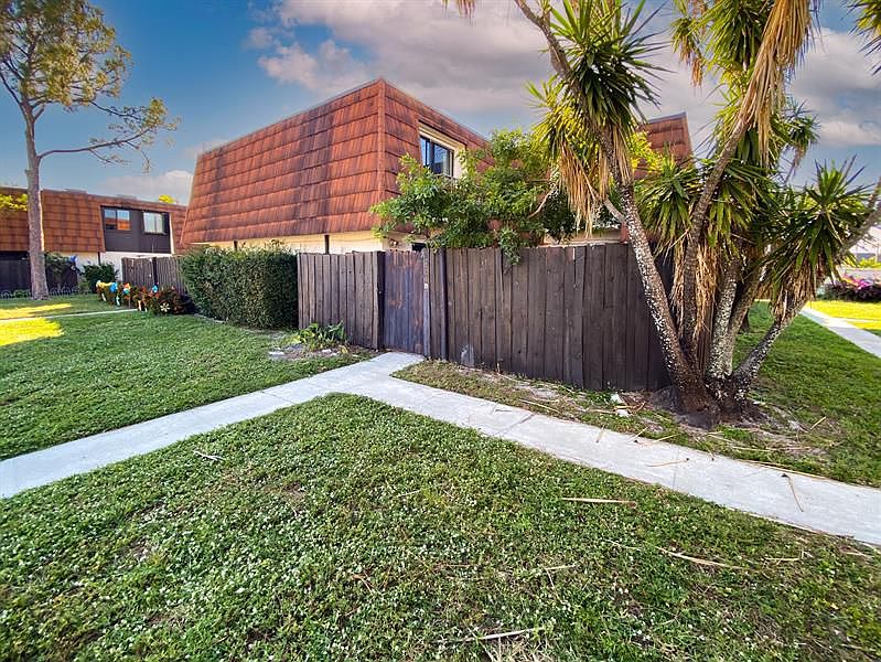 1st image of 2104 White Pine Cir APT B