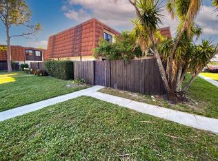 2104 White Pine Cir APT B, Greenacres, FL 33415