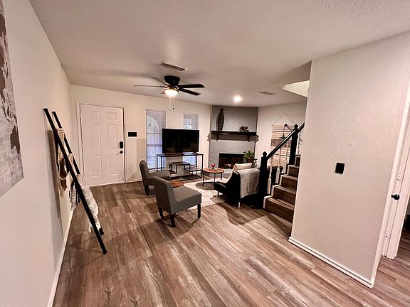 3rd image of 2415 Idlewilde Dr APT 2