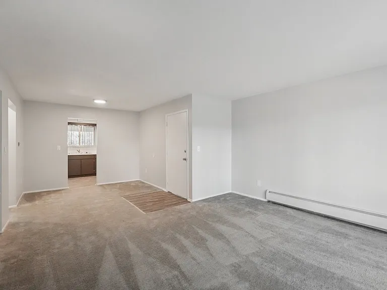 Independence Square Apartments — Photo 36
