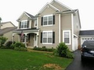 229 Ashcroft Ln, Oswego, IL 60543