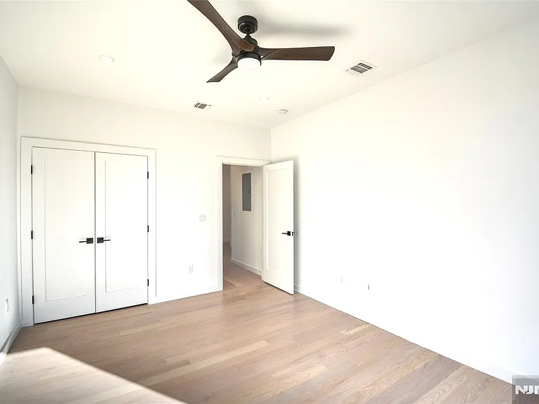 35 Henry Ave #B — Photo 7