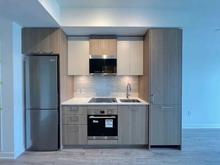 10 Oak St #1902 — Photo 2