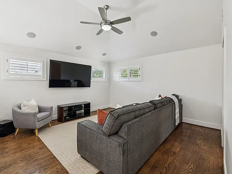 2302 Sunset Pl — Photo 32