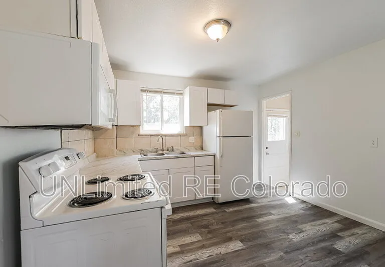 1014 N Raleigh St — Photo 5