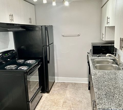 4th image of 2475 S Gaylord St #14