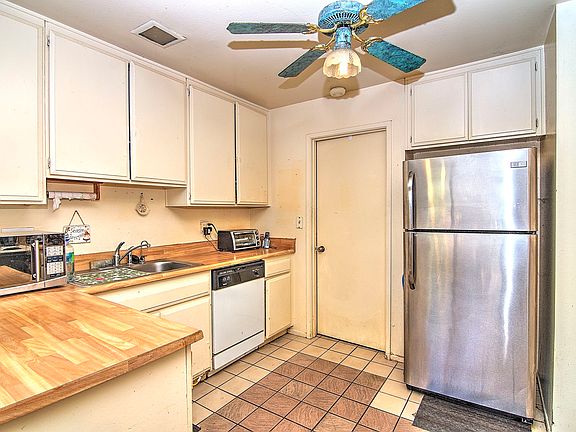 3rd image of 2621 W Northwood #90