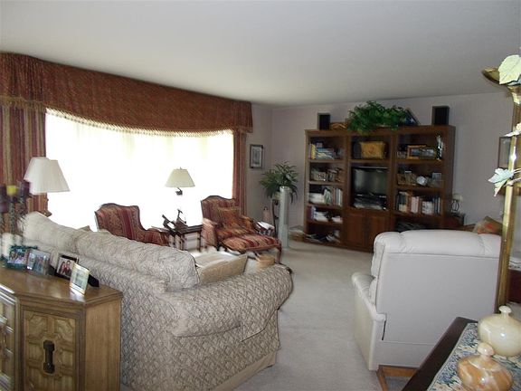 2nd image of 1666 S Park St