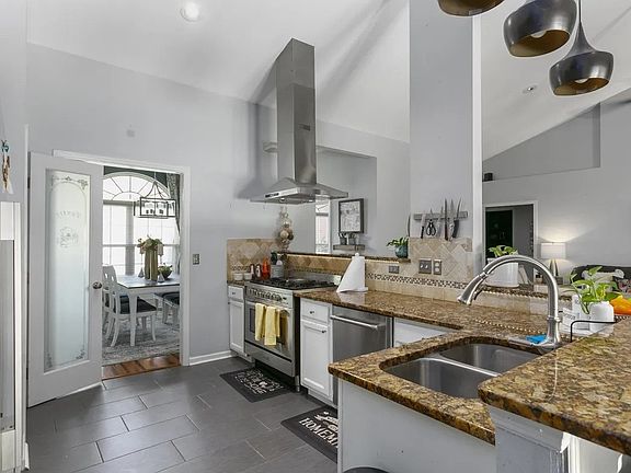 5th image of 125 Coldsprings Dr