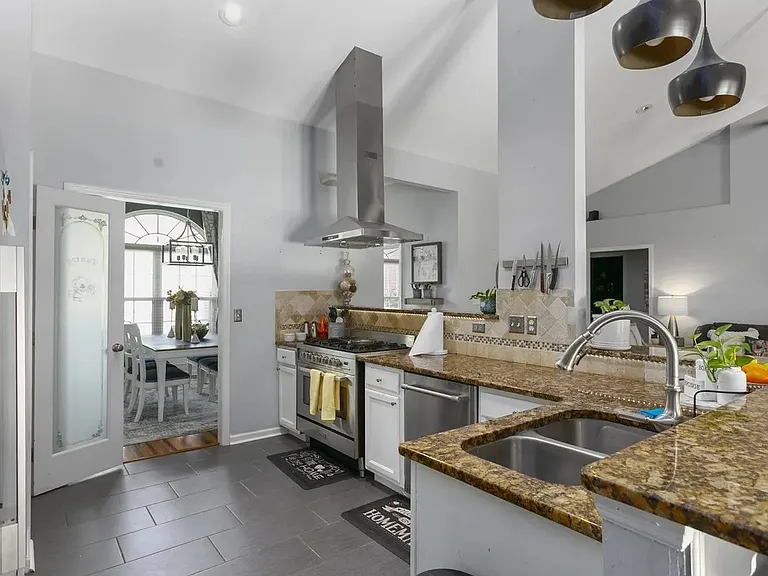125 Coldsprings Dr — Photo 5