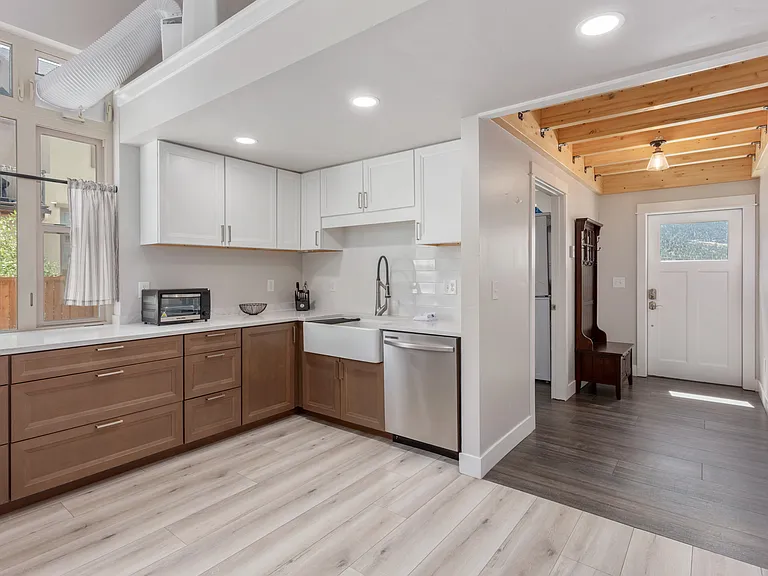 201 Summitview Ln — Photo 5