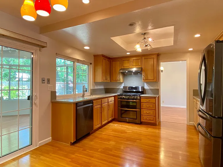 764 Starbush Dr — Photo 8
