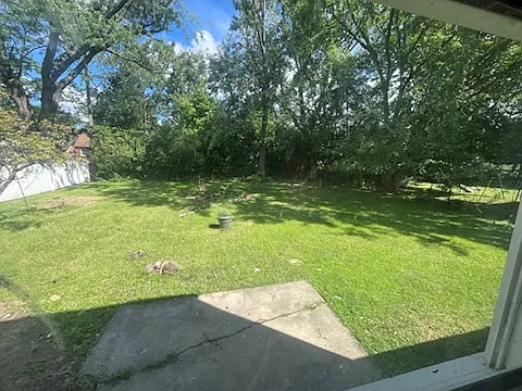 3 bed, 1.5 bath, 1300 sqft, $1,695 — Photo 2