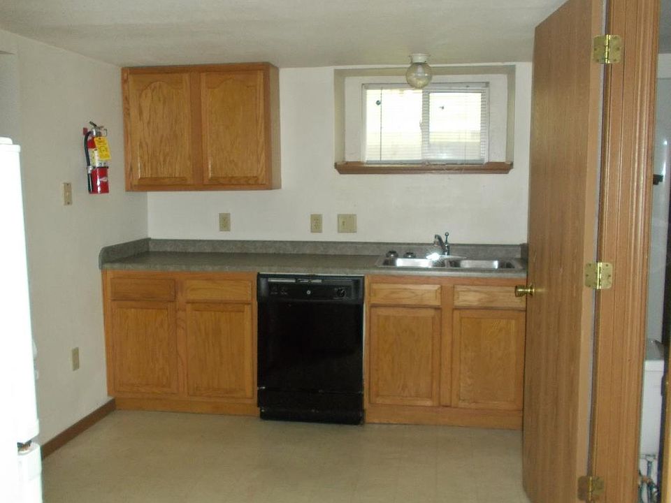 2nd image of 221 S Summit St #4