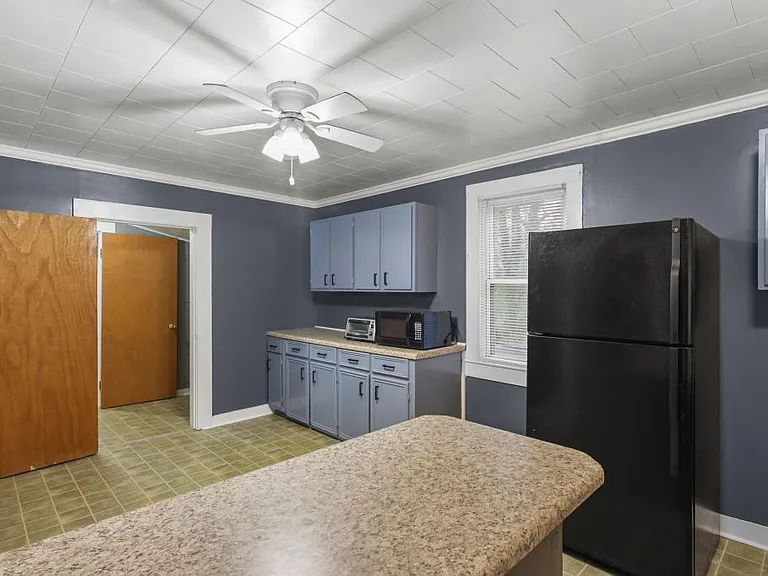 414 Cambridge St — Photo 11