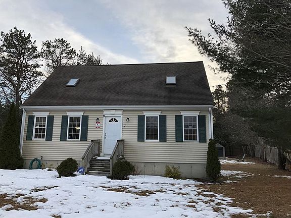 3rd image of 7 Wind Rose Ln