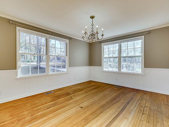 28th image of 134 Lake Bluff Drive