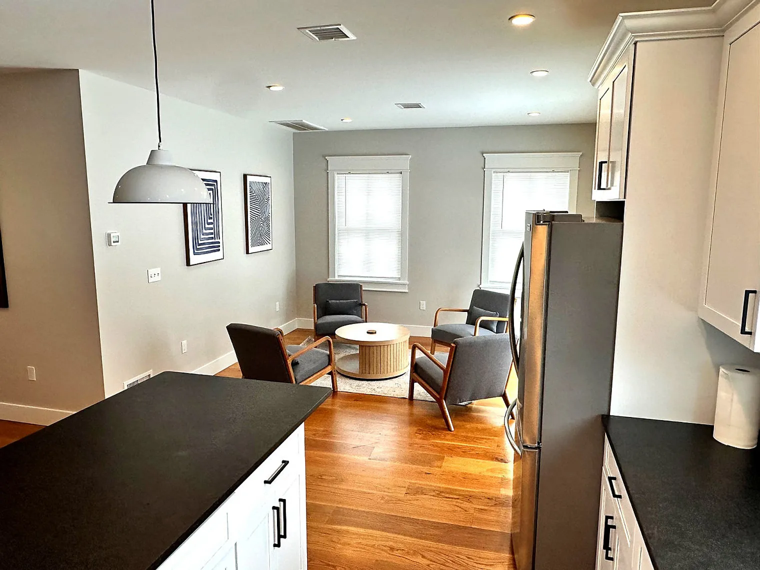 3 bed, 2.0 bath, $7,123 — Photo 2