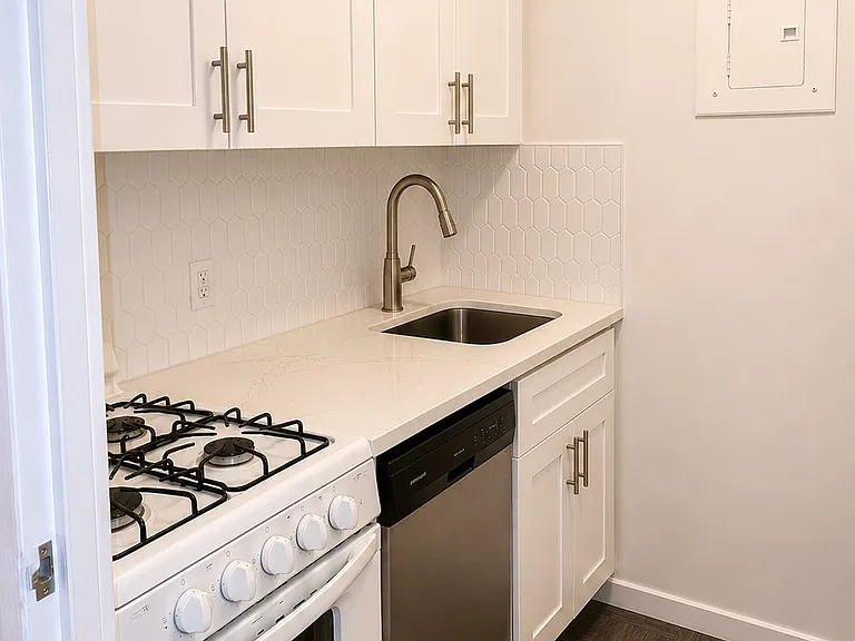 420 E 55th St #10L — Photo 6
