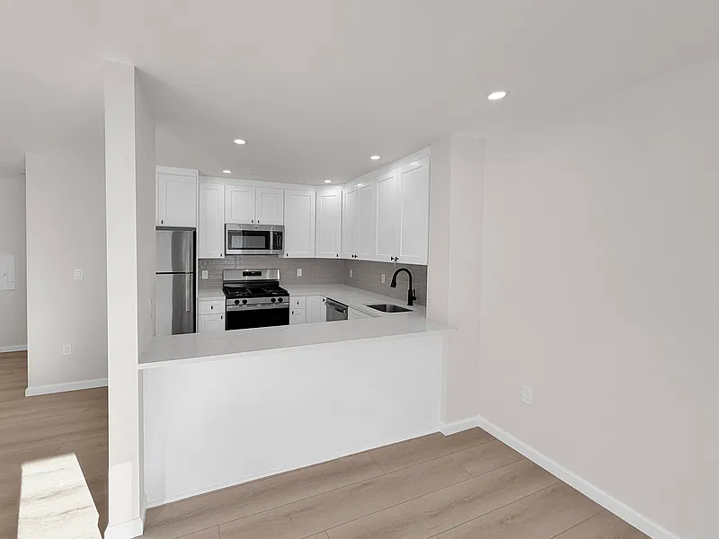 7 Bowman Ave — Photo 2