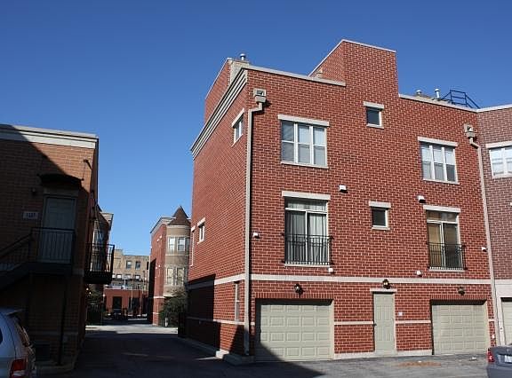4th image of 1337 N Burling St #2