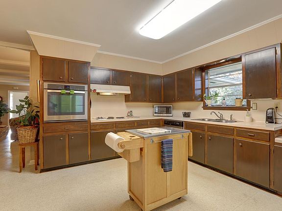 4th image of 413 N Locksley Dr