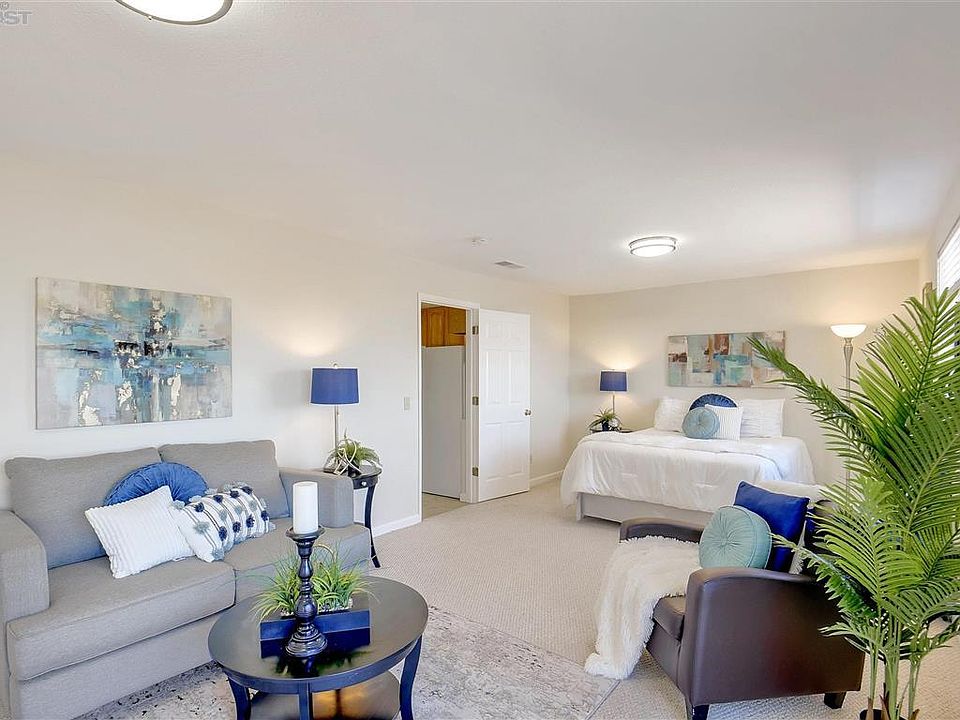 1st image of 75 Penhurst Ave