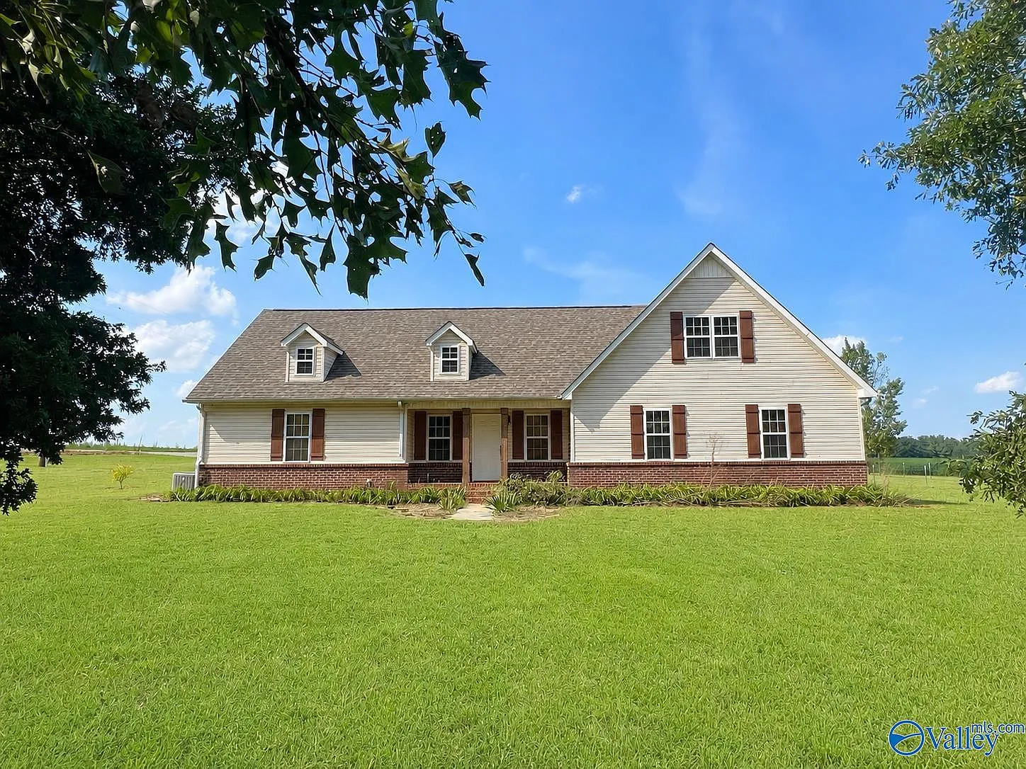 5 bed, 3.5 bath, 2544 sqft, $2,200 — Photo 1