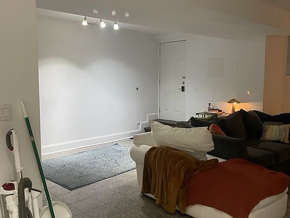 3rd image of 641 W Fullerton Pkwy #Basement