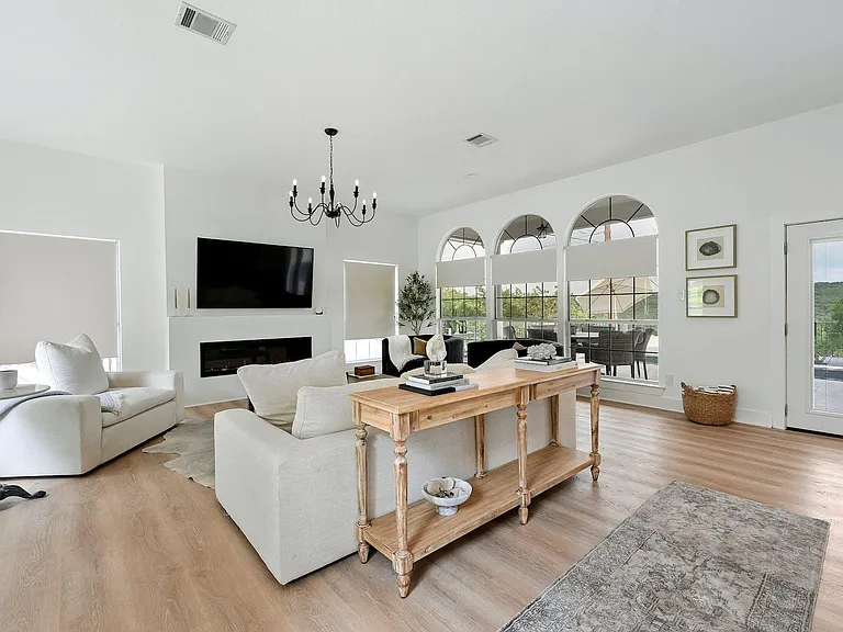 1604 Cliffwood Dr — Photo 7
