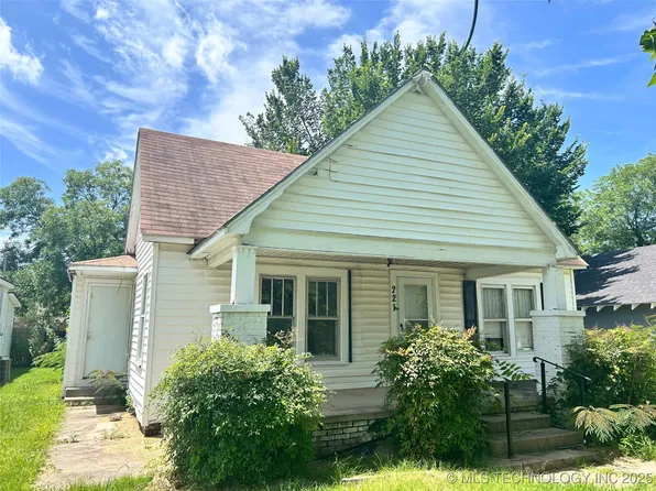 221 W 14th St, Ada, OK 74820