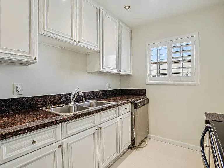 Willis Apartments — Photo 35