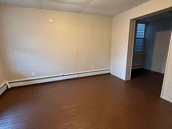 2nd image of 70 Willow St