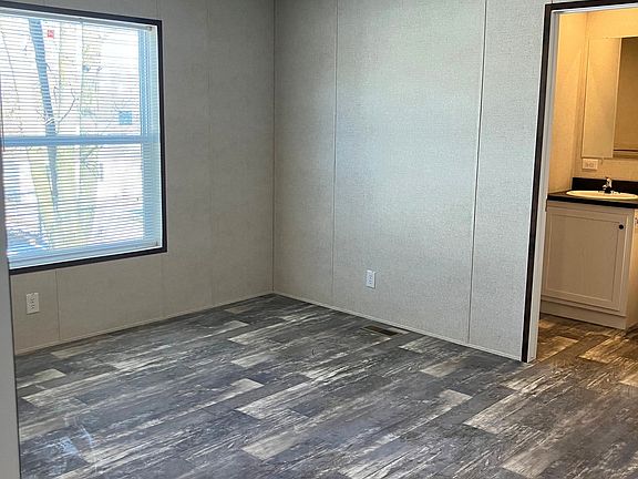 4th image of 961 S 74th Pl