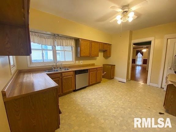 3rd image of 816 E 13th St