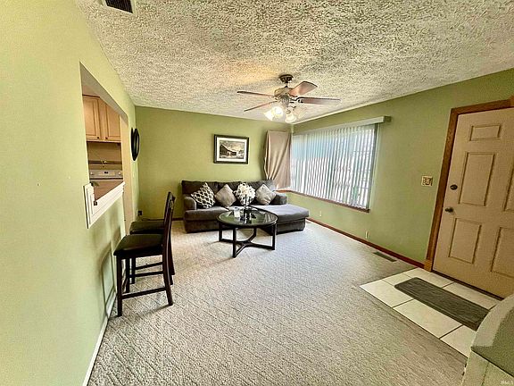 3rd image of 1517 S Saint James Blvd