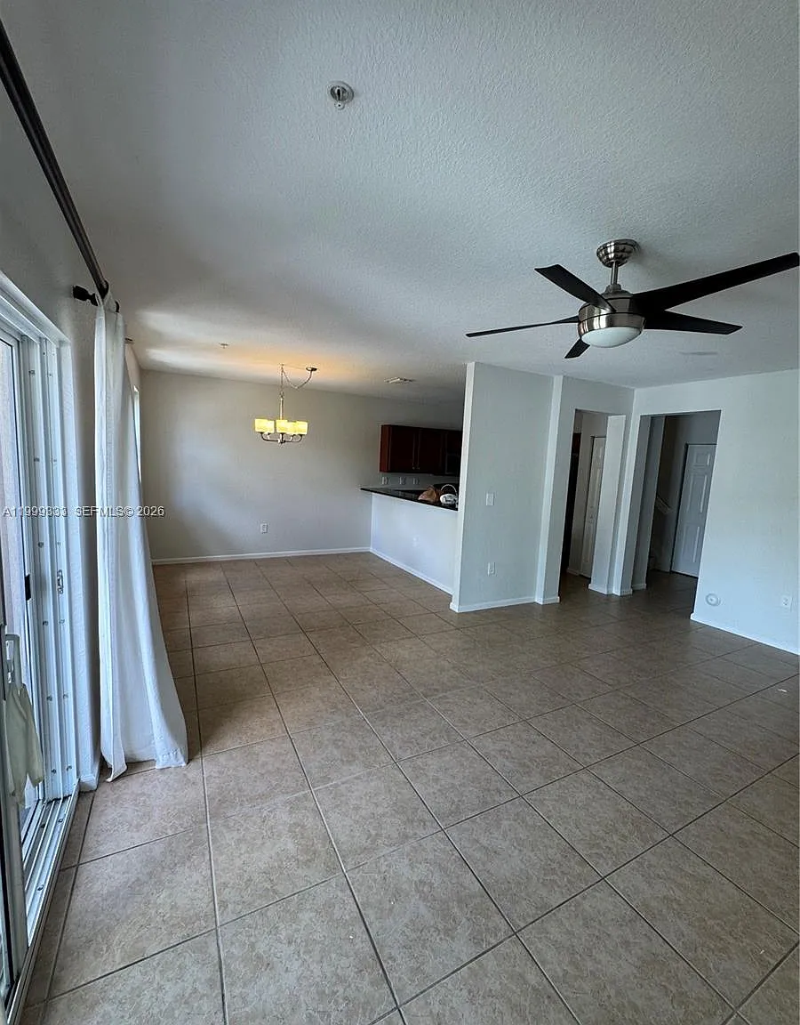 3 bed, 1256 sqft, $2,850 — Photo 1