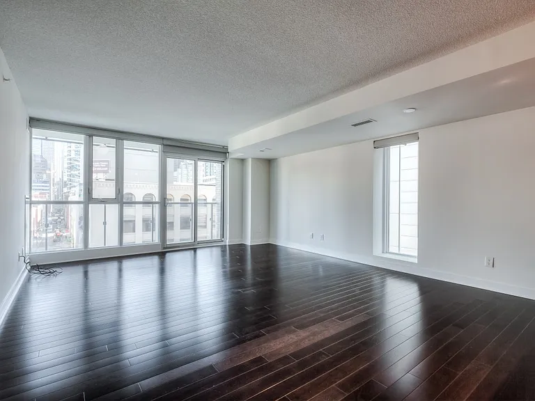 295 Adelaide St W #514 — Photo 2