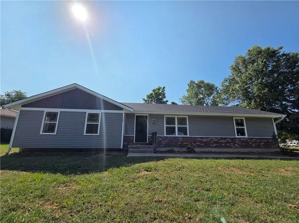 403 Ann Ave, Harrisonville, MO 64701