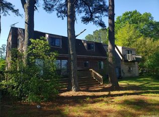 248 N Shore Cir, North, VA 23128