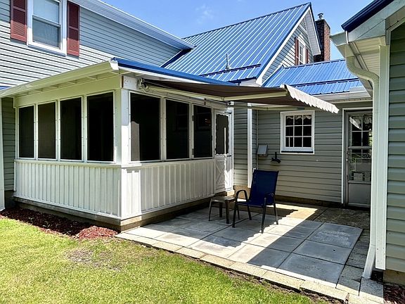 5th image of 549 Wayne St