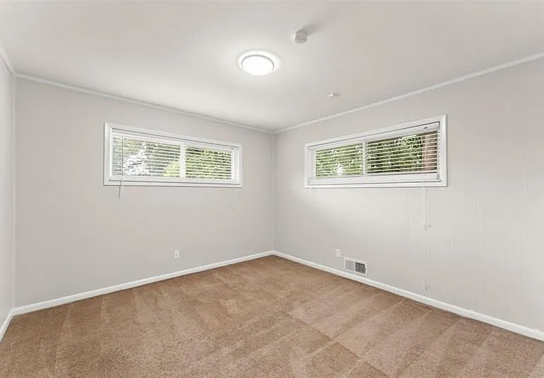 2352 Elmwood Cir SE — Photo 26