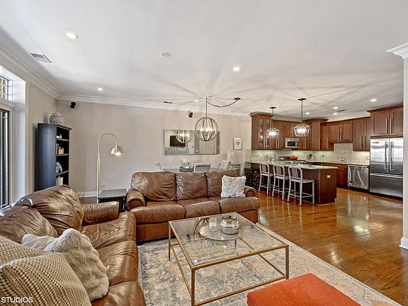 4th image of 1425 W Belmont Ave APT 2