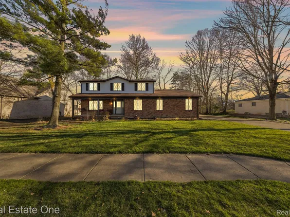 1880 Welling Dr, Troy, MI 48085