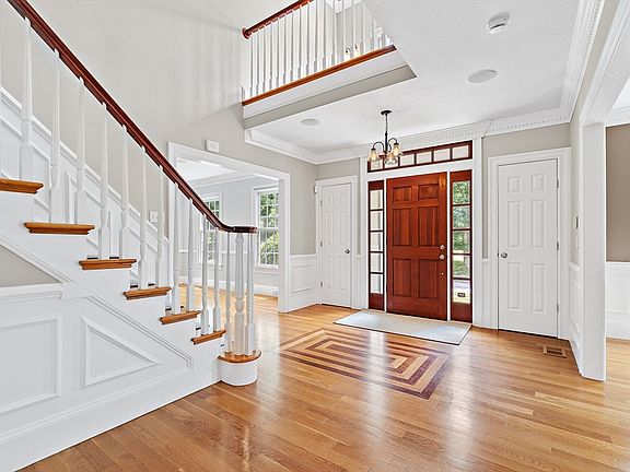 4th image of 16 Kingsbury Dr