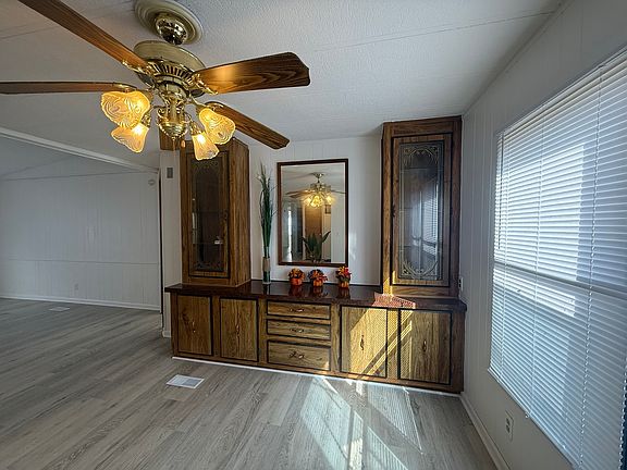 2nd image of 227 Blackthorn Rd