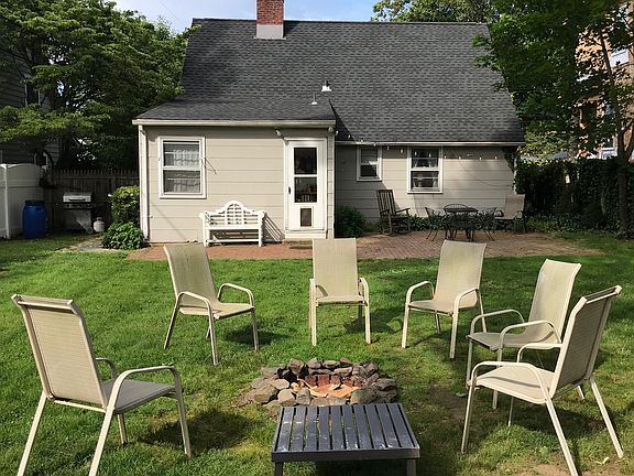 4th image of 182 Oxford Ave