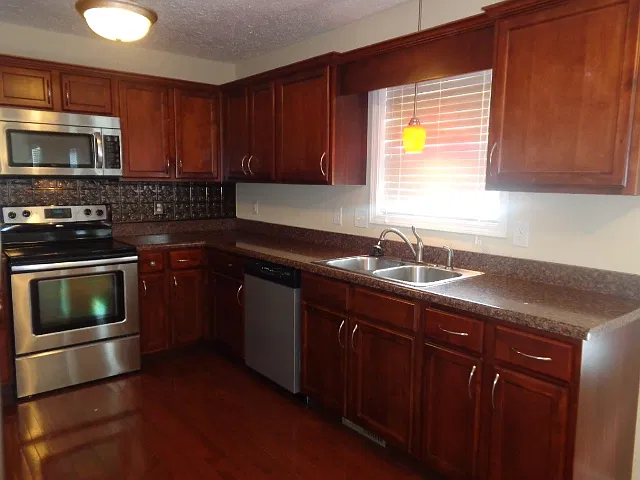 3 bed, 2.0 bath, 1668 sqft, $2,195 — Photo 3