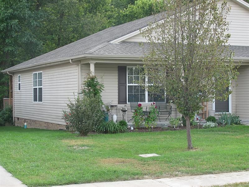 2nd image of 696 Cottonwood Dr