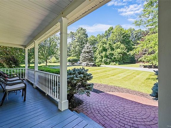 5th image of 97 Brook Hollow Dr